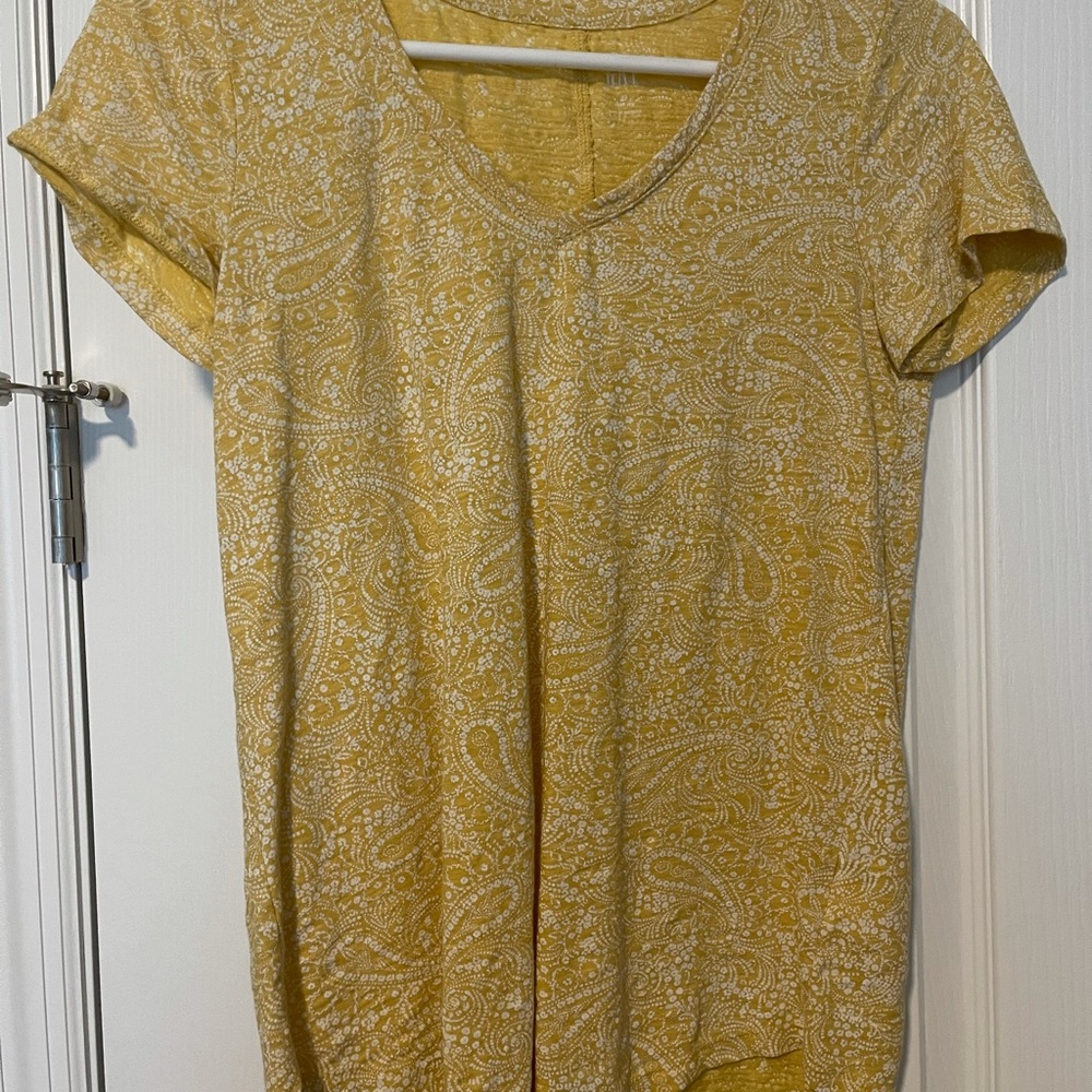 Gap v neck tee